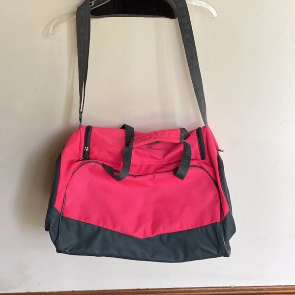 Under Armour “Storm” Large Multi Section Duffle Sports Bag W/Strap & Handles - Picture 5 of 13